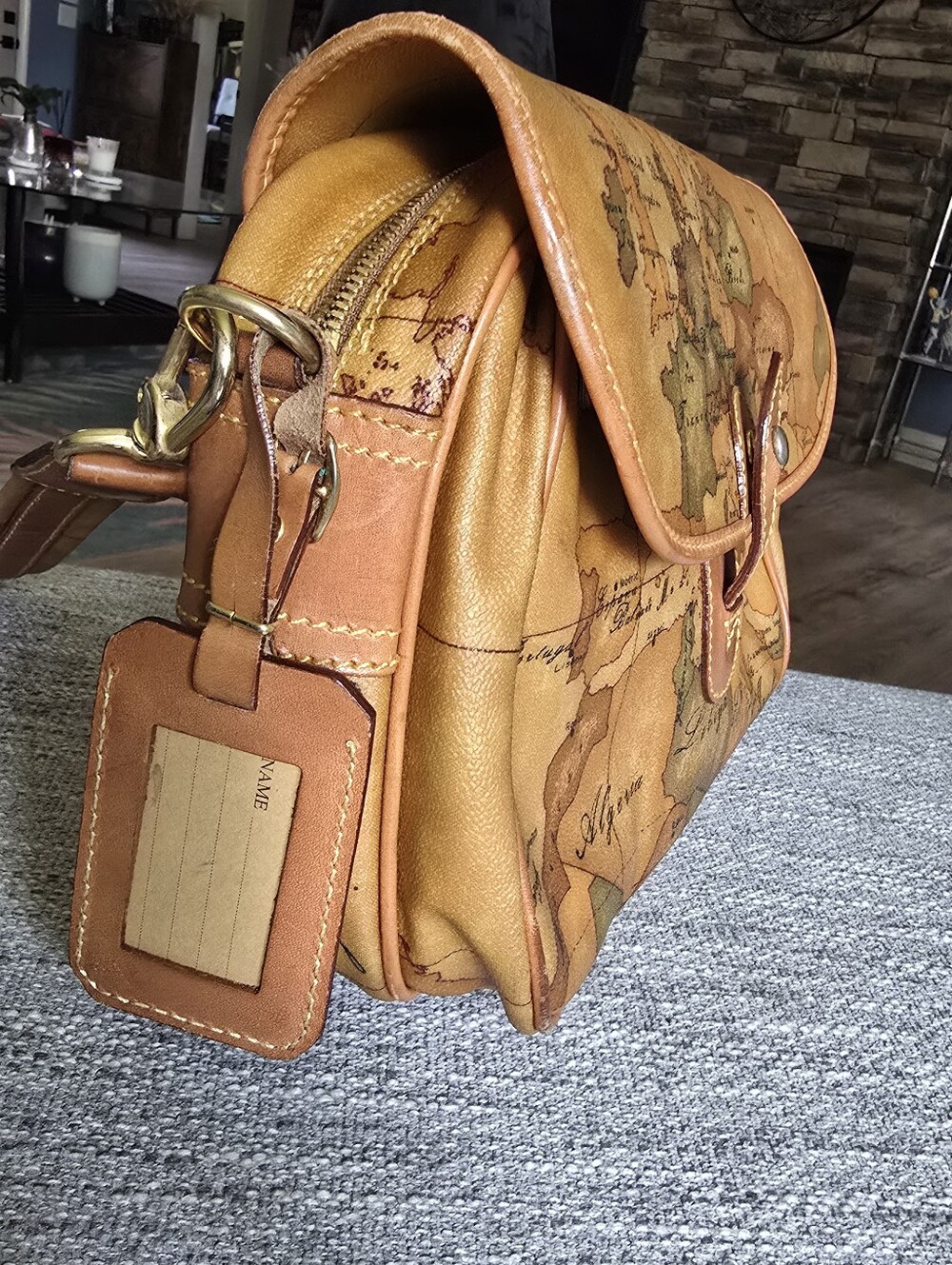 Alviero Martini tan leather logo tag with Global Map Designs - Picture 5 of 12